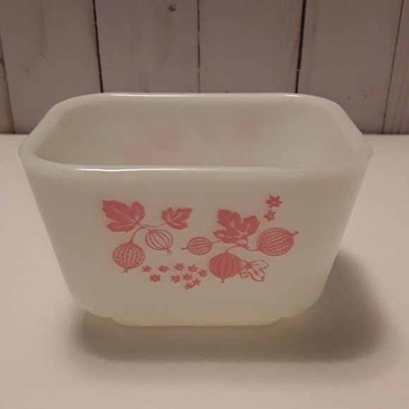 Pyrex Other - Pyrex Gooseberry Dish